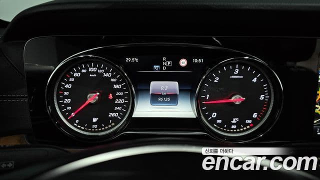 Mercedes-Benz E-클래스 W213 - Салон