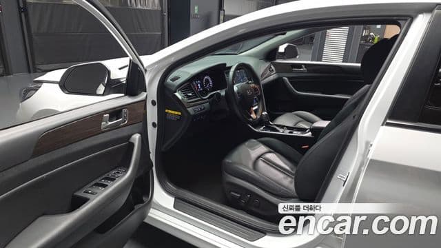 Hyundai 쏘나타 뉴 라이즈 - Салон