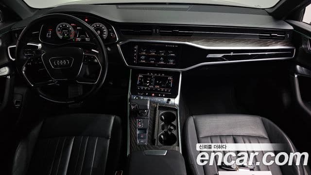 Audi A6 (C8) - Салон
