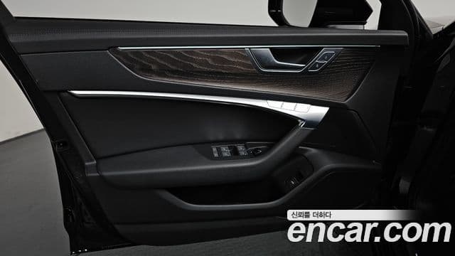 Audi A6 (C8) - Салон