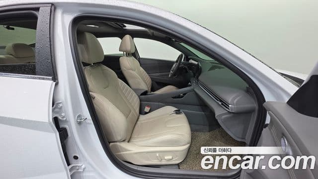 Hyundai 아반떼 (CN7) - Салон