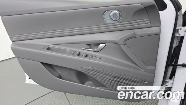 Hyundai 아반떼 (CN7) - Салон