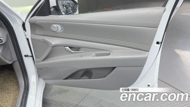 Hyundai 아반떼 (CN7) - Салон