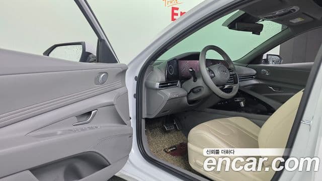 Hyundai 아반떼 (CN7) - Салон