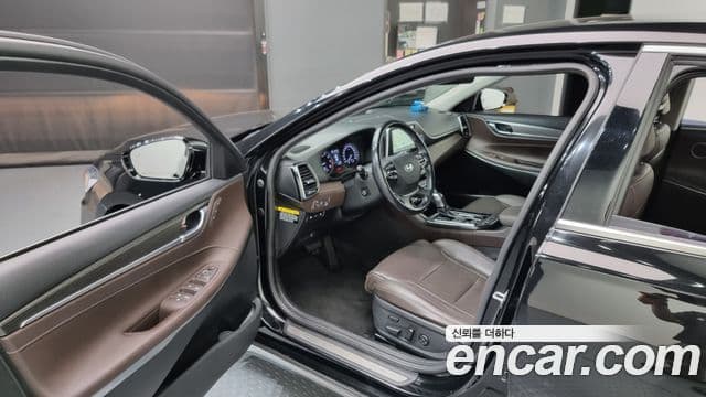 Hyundai 그랜저 IG - Салон
