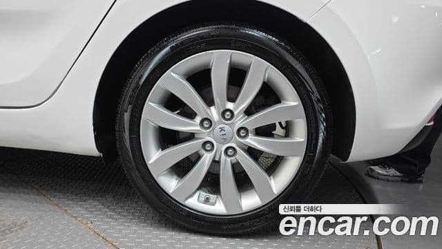 Kia 올 뉴 카렌스 - Экстерьер