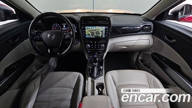 KG Mobility 베리 뉴 티볼리 - Салон