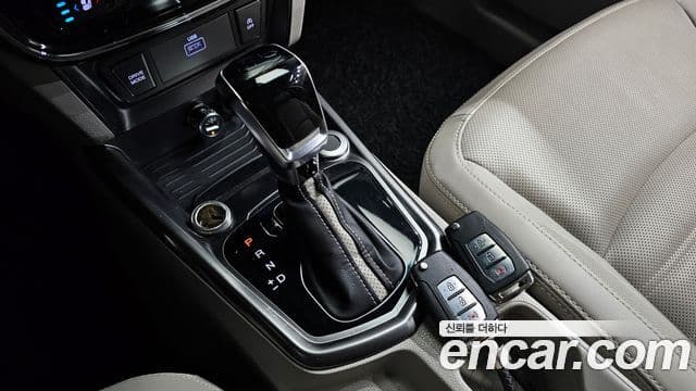 KG Mobility 베리 뉴 티볼리 - Салон