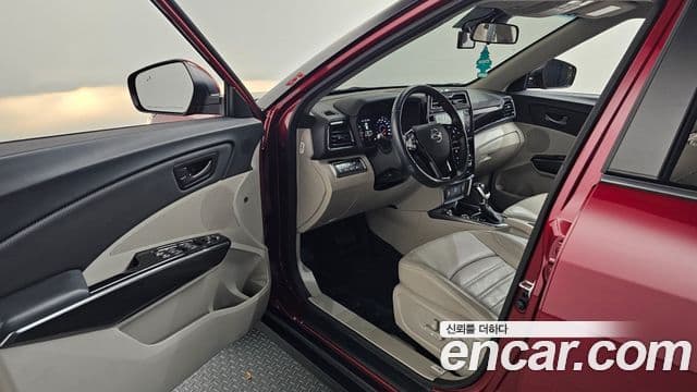 KG Mobility 베리 뉴 티볼리 - Салон