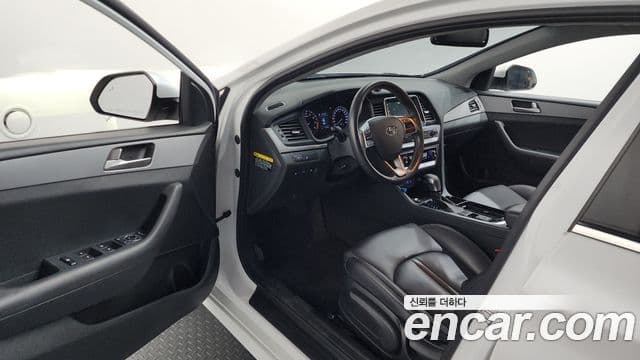 Hyundai 쏘나타 뉴 라이즈 - Салон