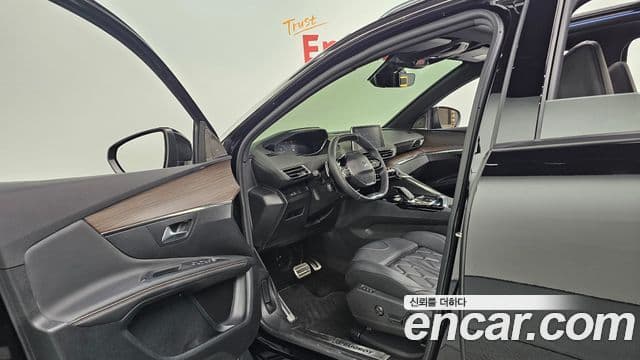 Peugeot 3008 2세대 - Салон