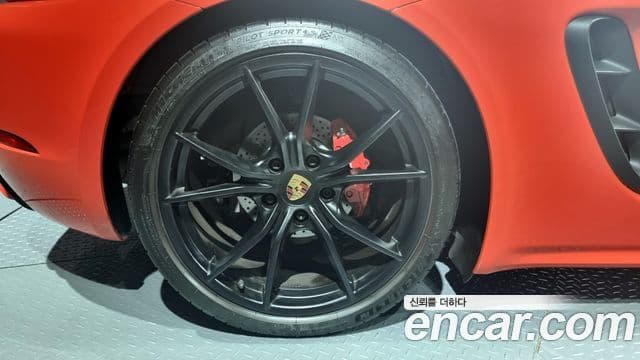 Porsche 718 박스터 - Экстерьер