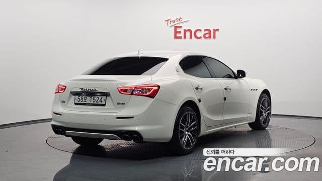 Maserati 기블리 - Экстерьер
