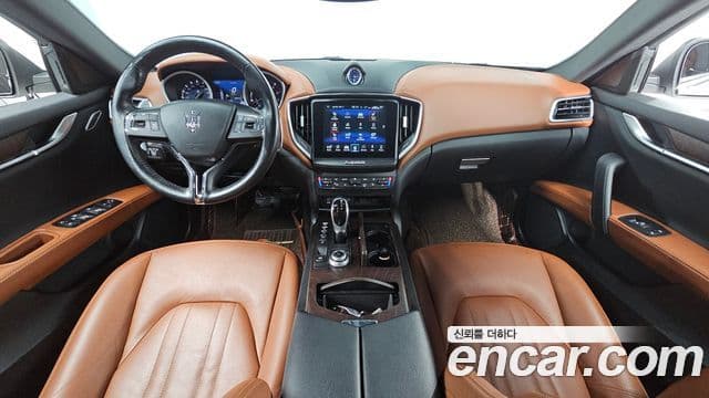 Maserati 기블리 - Салон