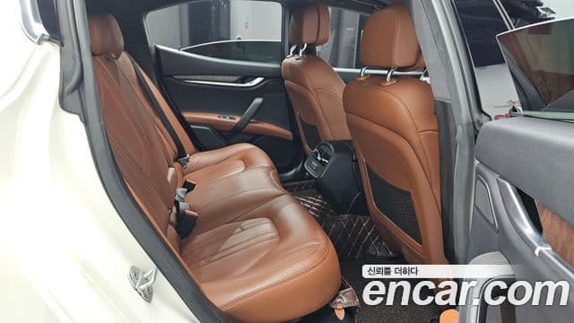 Maserati 기블리 - Опции