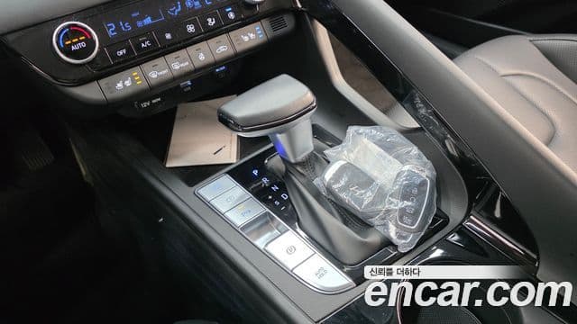 Hyundai 아반떼 하이브리드 (CN7) - Салон