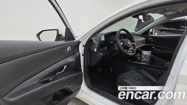 Hyundai 아반떼 하이브리드 (CN7) - Салон