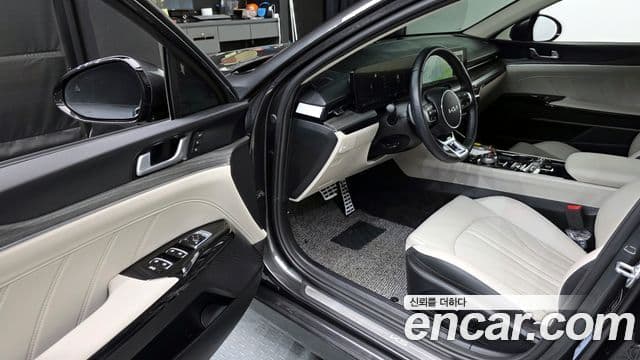 Kia 더 뉴 K5 하이브리드 3세대 - Салон