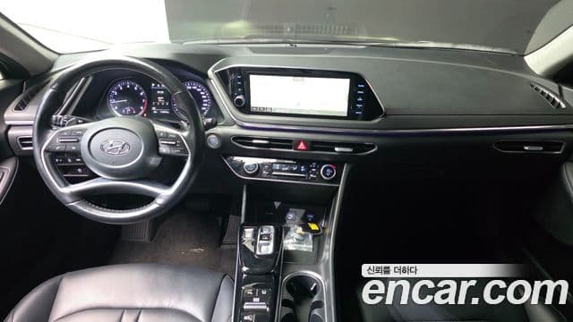 Hyundai 쏘나타 (DN8) - Салон