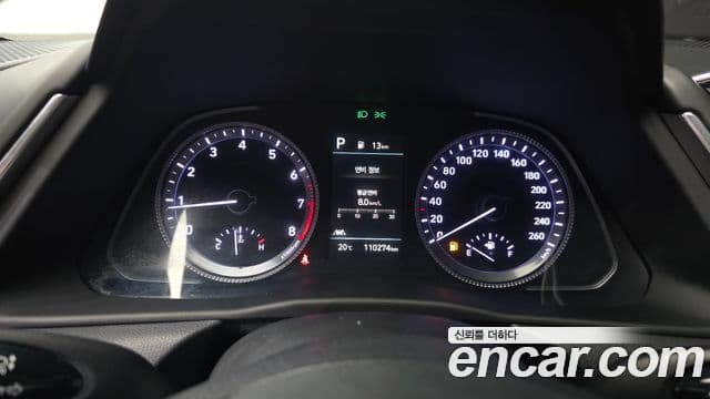 Hyundai 쏘나타 (DN8) - Салон