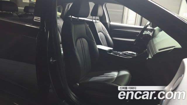 Hyundai 쏘나타 (DN8) - Салон