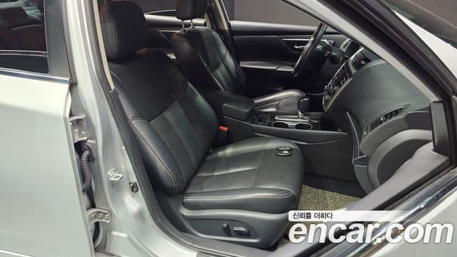 Nissan 알티마 - Салон