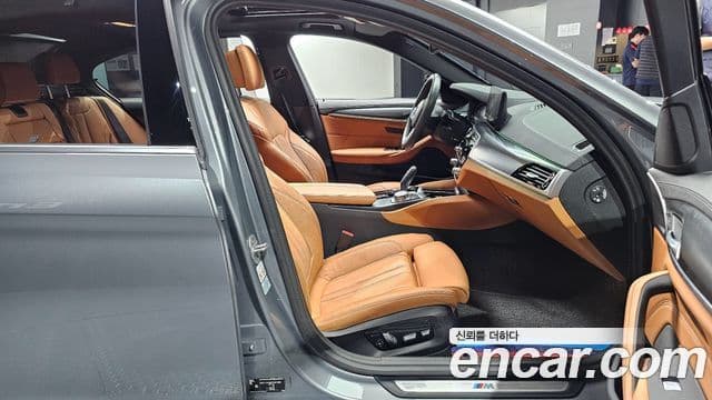 BMW 5시리즈 (G30) - Салон
