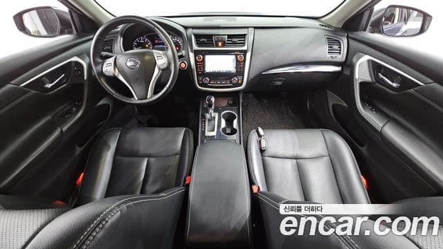 Nissan 알티마 - Салон