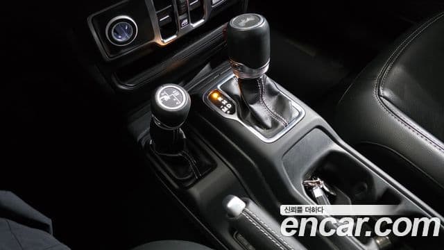 Jeep 랭글러 (JL) - Салон