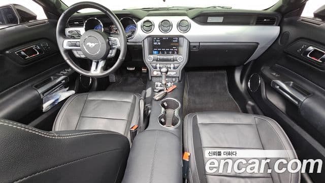 Ford 머스탱 - Салон