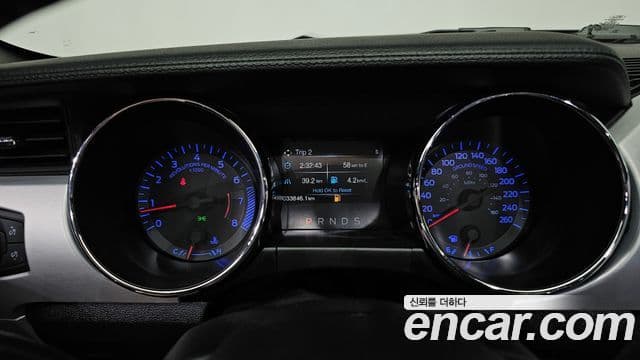 Ford 머스탱 - Салон