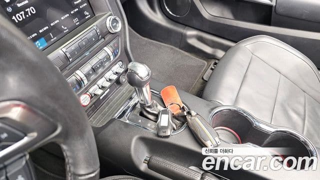 Ford 머스탱 - Салон