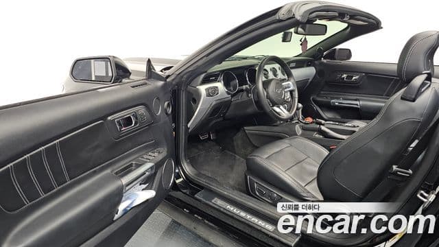 Ford 머스탱 - Салон